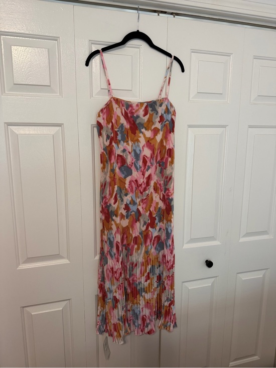 Abercrombie & Fitch Dresses & Skirts - NWT Abercrombie & Fitch Giselle Pink Multi Floral Pleated Midi Dress